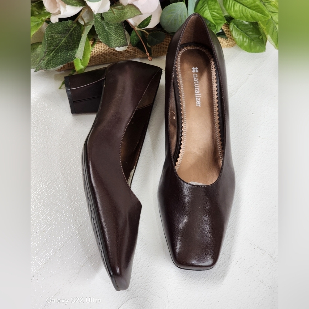 Naturalizer "Gabriella" Espresso Brown Block Heel Elongated Square Toe Size 9W